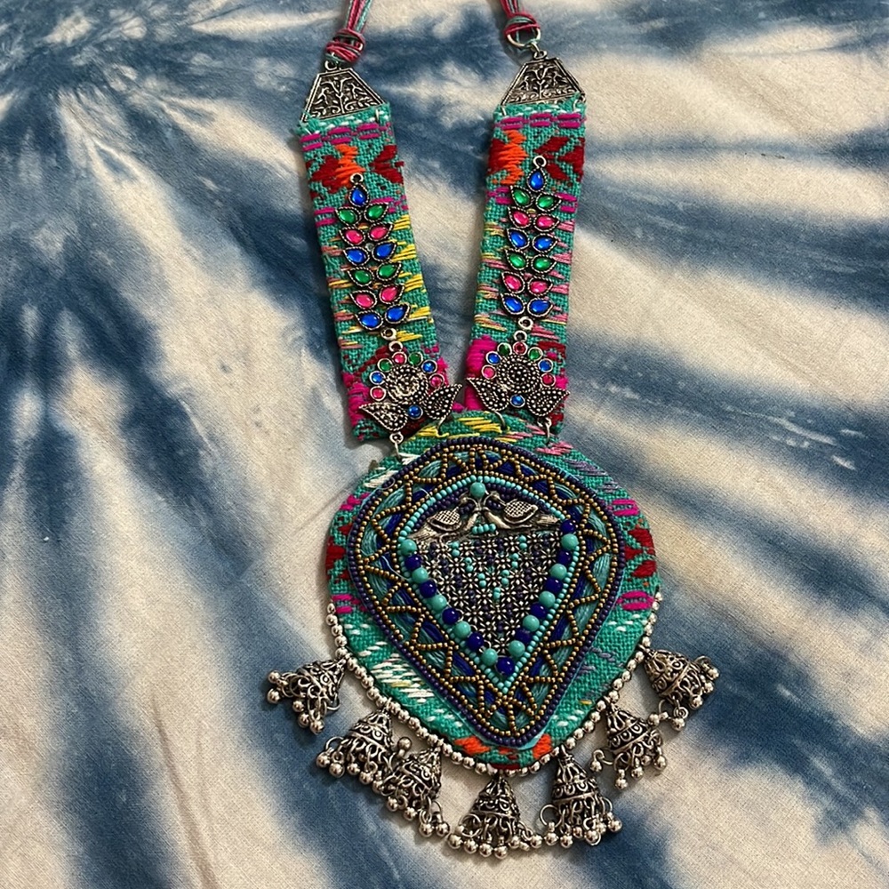 A bohomian handmade neck piece - Picture 4 of 4